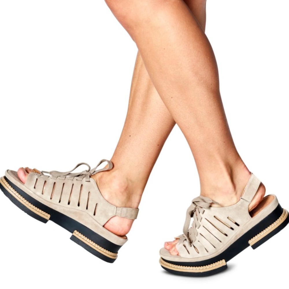 Women’s L'Amour Des Pieds Adriel sandal